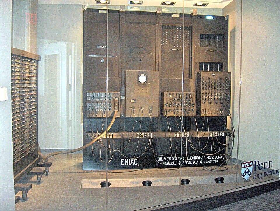 ペンシルベニア大学に展示されている ENIAC の一部(1940 年代の計算機)
